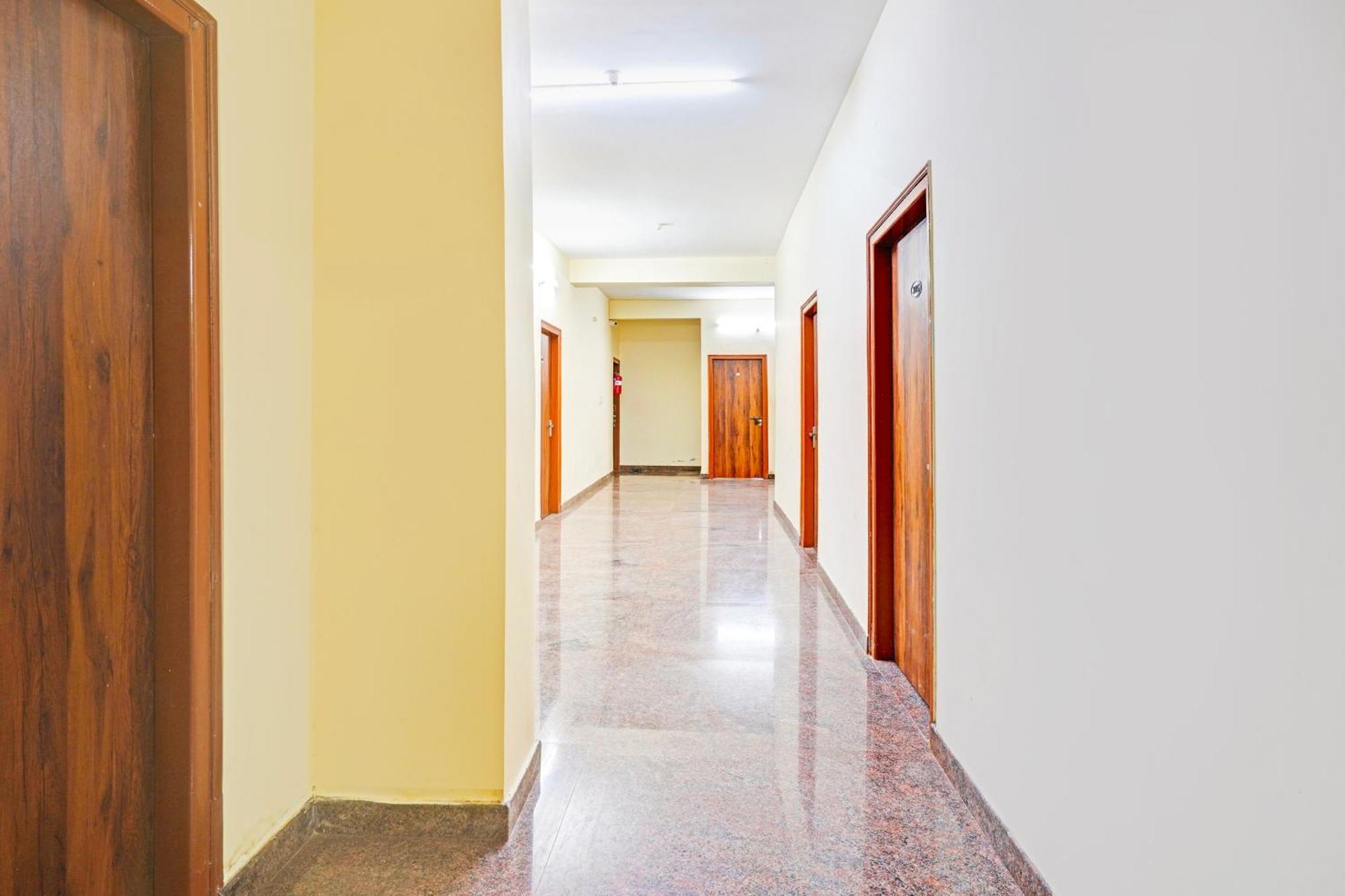 Super Hotel O Srigandhakavalu Formerly Chamundeshwari Lodging Jalahalli Экстерьер фото