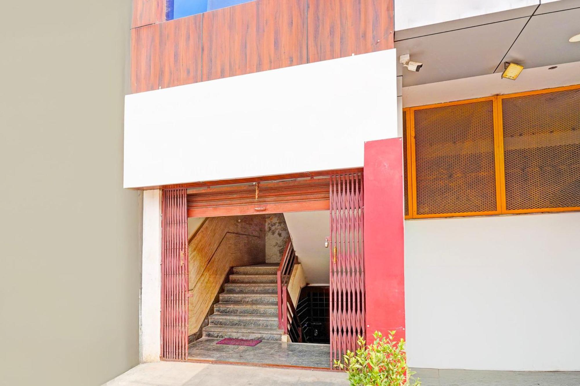 Super Hotel O Srigandhakavalu Formerly Chamundeshwari Lodging Jalahalli Экстерьер фото