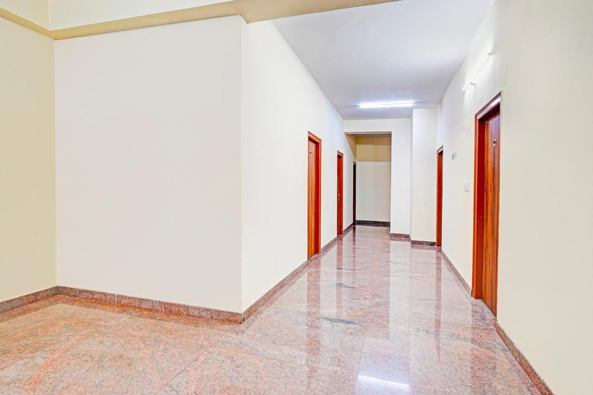 Super Hotel O Srigandhakavalu Formerly Chamundeshwari Lodging Jalahalli Экстерьер фото