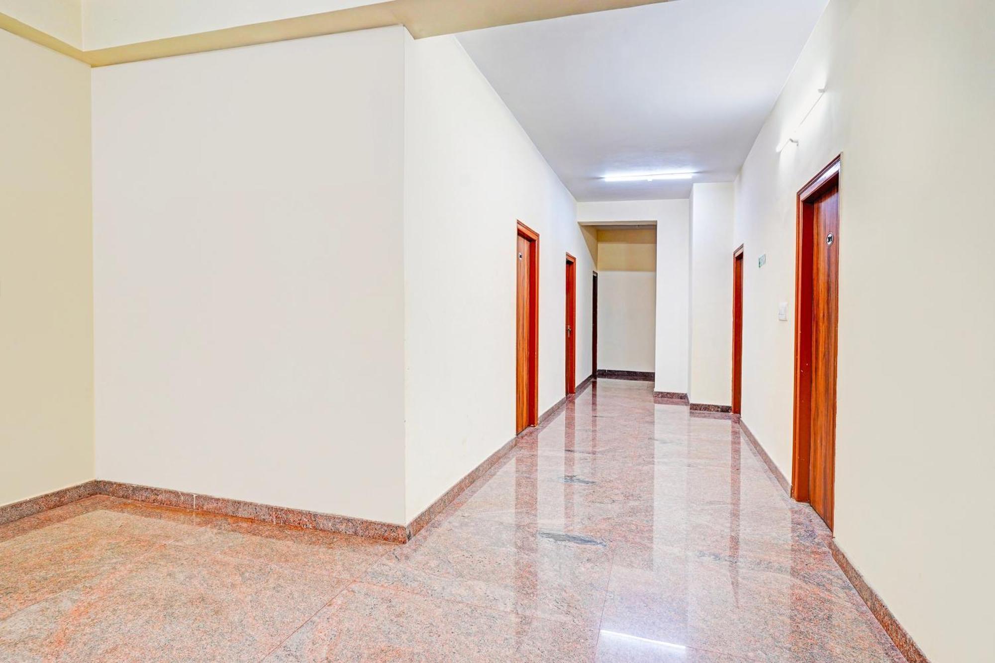 Super Hotel O Srigandhakavalu Formerly Chamundeshwari Lodging Jalahalli Экстерьер фото
